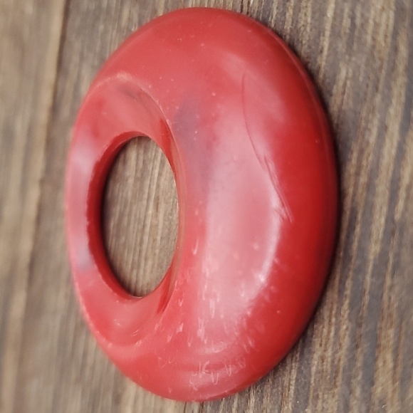 Retro red bombshell pendant - Picture 2 of 2